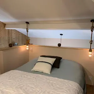 la-pouilly-le-monial.hotels-rhonealpes.com/